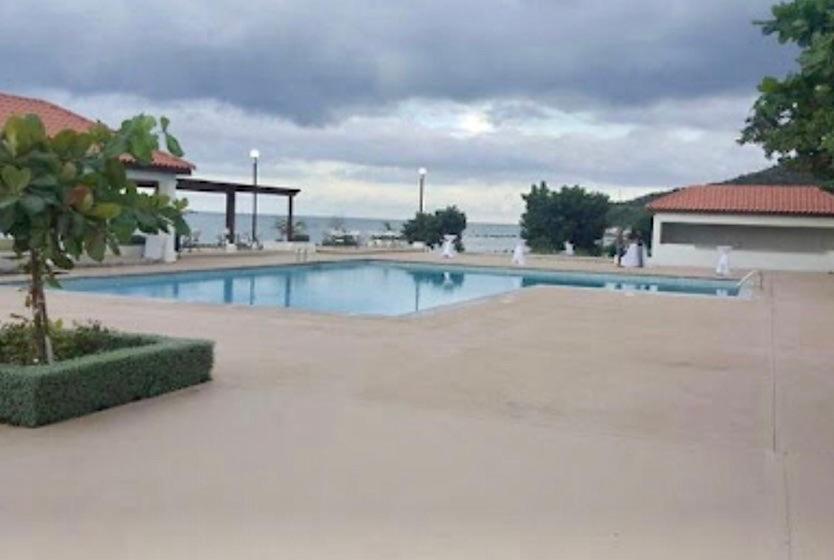 Bayfront Villa & Apartment Портмор Экстерьер фото
