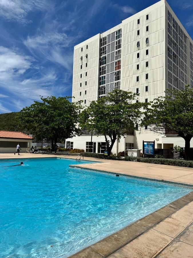 Bayfront Villa & Apartment Портмор Экстерьер фото