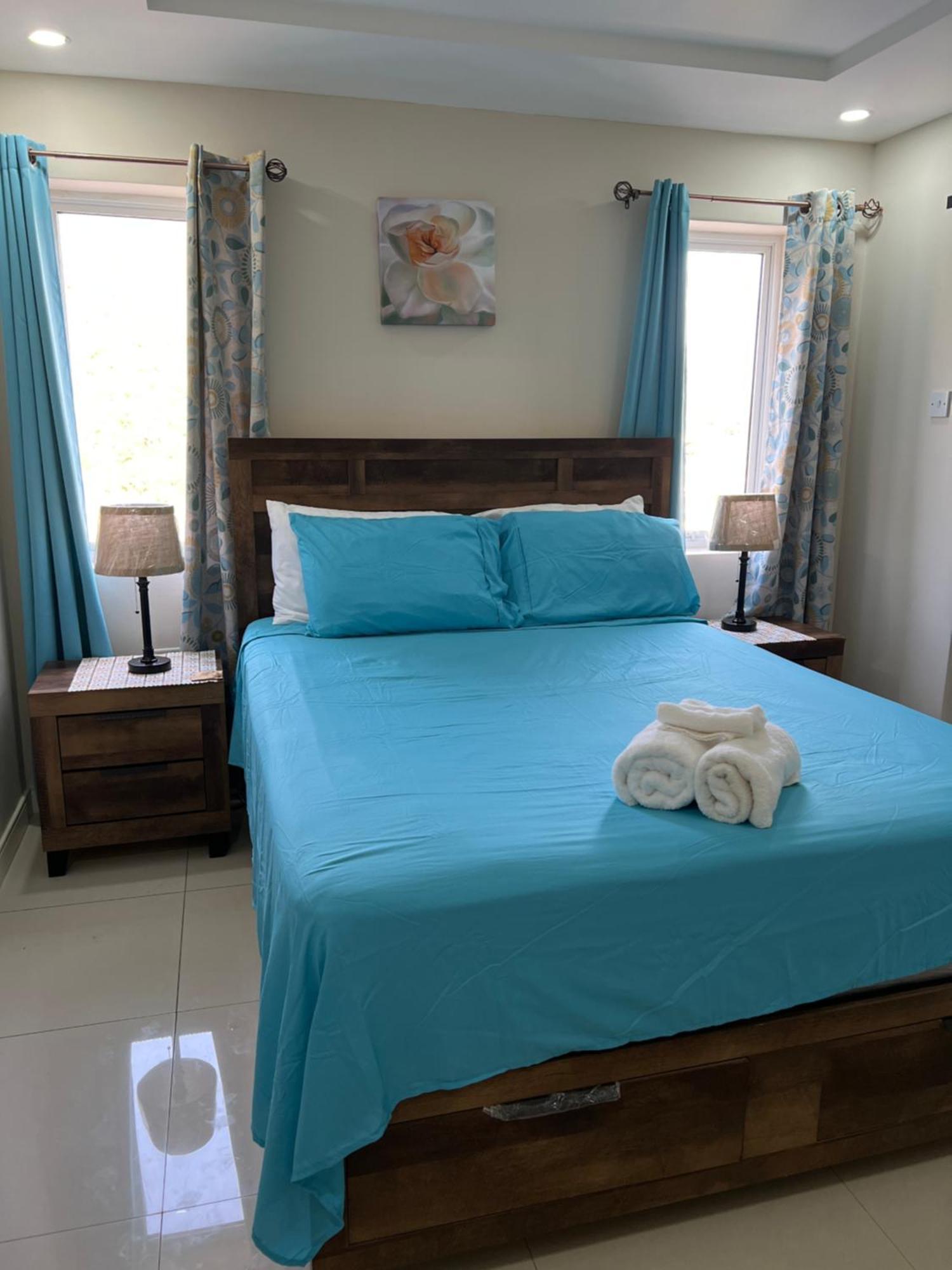 Bayfront Villa & Apartment Портмор Экстерьер фото
